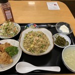 麗縁 - 今日の日替りランチは炒飯とから揚げ