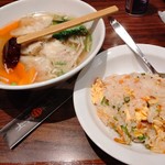 上海華龍 - 【2019.10.15(火)】本日のランチ①(塩味ワンタンラーメン＋五目チャーハン)780円