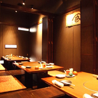 Enjoy a relaxing time in a calm Japanese space with a total of 105 seats.