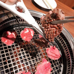 Yakiniku Gyumai Fukuro Machi Ten - カット中