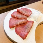 Wagyu A5 Mesuushi to Jukusei Gyushita Nikuya Ichiyuku - 