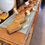 boulangerie hulot - 食事系のコーナー。