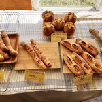 boulangerie hulot - 惣菜コーナー。パリパリという食感がまた良い。