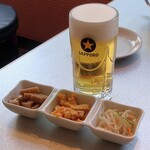 Korean Yatai Hongde Pocha Osaka Kyobashi Ten - つきだし(２人分)と生ビール