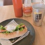 cafe＆bar レッドコング - ホットドック/こだわり酒場のレモンサワー