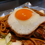 鉄家 - 焼きそばランチ目玉焼きトッピング