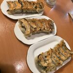 中国料理 東昇餃子楼 - 「しそ入り焼き餃子」490円、「丸こどニンニク焼き餃子」590円、「セロリ焼き餃子」590円