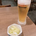 格安ビールと鉄鍋餃子 3・6・5酒場 - セロリの浅漬け/アサヒスーパードライ(中ジョッキ)