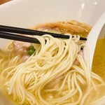 中華蕎麦 一心 - 細麺は歯切れがよくて美味しい