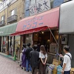 Nakasuyatai Nagahama Ramen Shodai Kenta Tokyo Koenji Honten - 凄くワイルドな雰囲気の店だけど女性客も多い店だった。