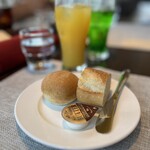 カフェダイニング＆バー コーニッシュ - 