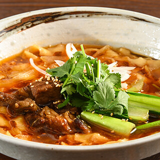 【自家製へのこだわり】香り立つ刀削麺＆肉汁溢れる手作り餃子