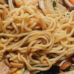 Sichuan Ryori Toushoumen Senfu Nihonbashi Ten - 川府 日本橋店 ランチ 五目焼きそば のあまり焼かれていない蒸し焼きそば麺