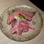 Yakiniku Motoyama Shinjuku Ten - 神戸牛三点盛