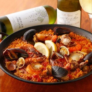 Supervised by the main store's Spanish bar! Two popular types of paella ☆