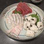 おでん・季節料理 萬よし - 刺身盛り合わせ