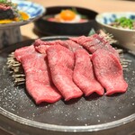 Wagyu A5 Mesuushi to Jukusei Gyushita Nikuya Ichiyuku - 