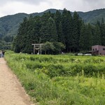 三澤屋 - 大内宿は高倉宮以仁王が敗戦した際に潜伏したといわれる村。この村に建つのが高倉神社。高倉宮以仁王が祀られています