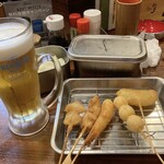 大衆酒場 串かっちゃん - 串カツ盛り合わせとプレモル〈香るエール〉