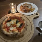 edelweiss Italian&cafe Shinjuku Gyoen - 燻製チーズのマルゲリータ