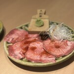 Wagyu A5 Mesuushi to Jukusei Gyushita Nikuya Ichiyuku - 