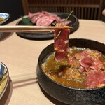 Wagyu A5 Mesuushi to Jukusei Gyushita Nikuya Ichiyuku - 和牛レアステーキ