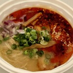 麺処若武者 - 料理写真:濃厚福島鶏白湯らーめん+紅化粧（特製ラー油、韓国唐辛子、フライドガーリック入り）追加