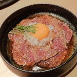 Wagyu A5 Mesuushi to Jukusei Gyushita Nikuya Ichiyuku - 