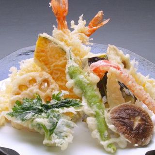 旬野菜の旨味が詰まった天ぷら、ふわふわのだし巻きもおすすめ♪