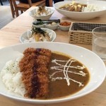 ポンム - チキンカツカレー
            
            お昼ごはんに頂きました！
            カツも大きくて、しっかり大満足です (*´ڡ`●)
            
            ランチパスポートでお得にランチできました☆