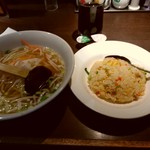 上海華龍 - 【2017.11.22(水)】本日のランチ①(塩もやしラーメン＆五目チャーハン)780円