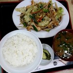 新月 - イカ入り野菜炒め定食