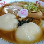 雪国茶屋 - お餅ラーメン。餅は熱々のスープに浸してやわらかくしてから食べた方が好い。