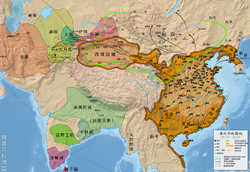 Ang Dinastiyang Han 87 BK (hindi pinakita ay ang protectorate ng Tarim Basin, at ang ibang lugar na paiba iba ang kontrol sa hilagang hangganan nito)