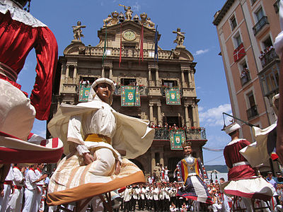 Gigantes dancing in Plaza del Ayuntamiento at 14 July 2008