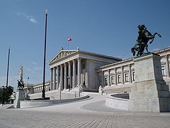 Le parlement autrichien, sur le Ring.