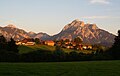 Eschach sowie Säuling (2048 m) im Hintergrund von Nordwesten