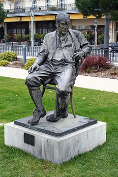 Estatua de Vladimir Nabokov en Montreux, Suiza.