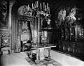 Das Arbeitszimmer von König Ludwig II. von Bayern in der königlichen Wohnung von Schloss Neuschwanstein, Fotografie um 1900