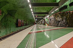 Perron van het station Kungsträdgården aan de blauwe route van de metro van Stockholm