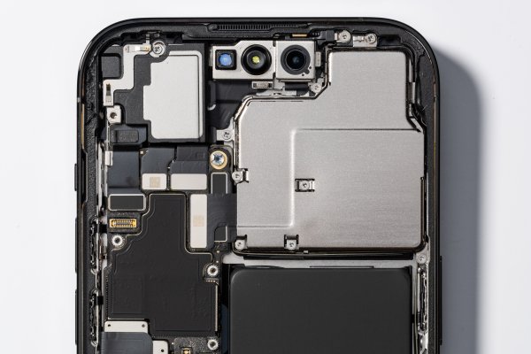 Internals of the iPhone 14