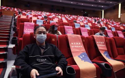 Has this Chinese man spoiled Valentine's Day for lovers by booking all two seats that next to each other at the cinema?