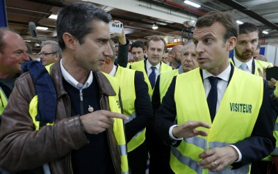 Macron didn't wear a yellow vest as an apology to the protesters and the video of throwing an egg on him is old