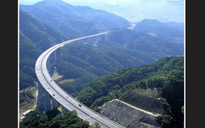 Does this photo show the M4 highway connecting Aleppo to Latakia?