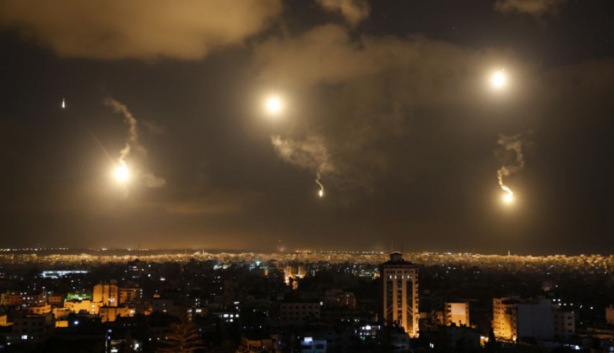 AFP reporter in Damascus shared a photo from airstrikes on Gaza as Israeli airstrikes on Damascus