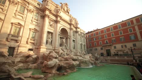 volando verso la fontana di trevi