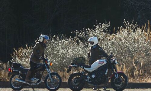 白梅とオートバイ 夫婦バイク写真