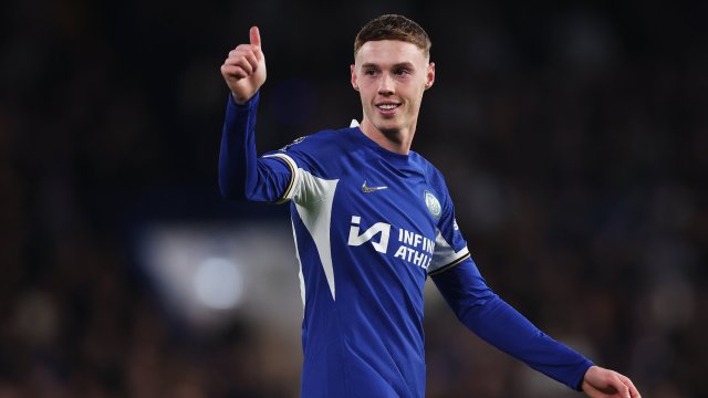 Article thumbnail: LONDON, ENGLAND - APRIL 15: Cole Palmer of Chelsea gives a thumbs up during the Premier League match between Chelsea FC and Everton FC at Stamford Bridge on April 15, 2024 in London, England. (Photo by Alex Pantling/Getty Images)