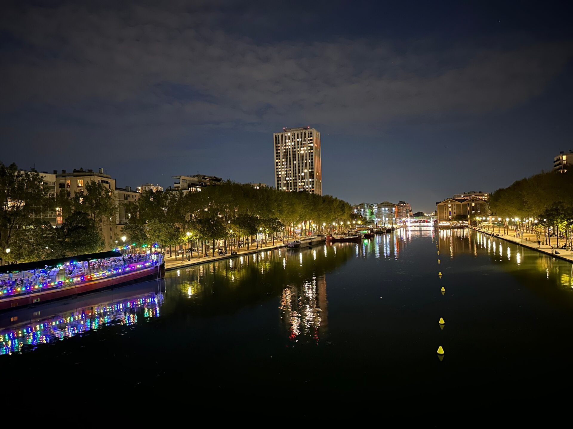 L'iPhone 14 Pro Max produit des clichés nocturnes plus détaillés et aux zones lumineuses plus détaillées que ce que proposait l'iPhone 13 Pro Max.