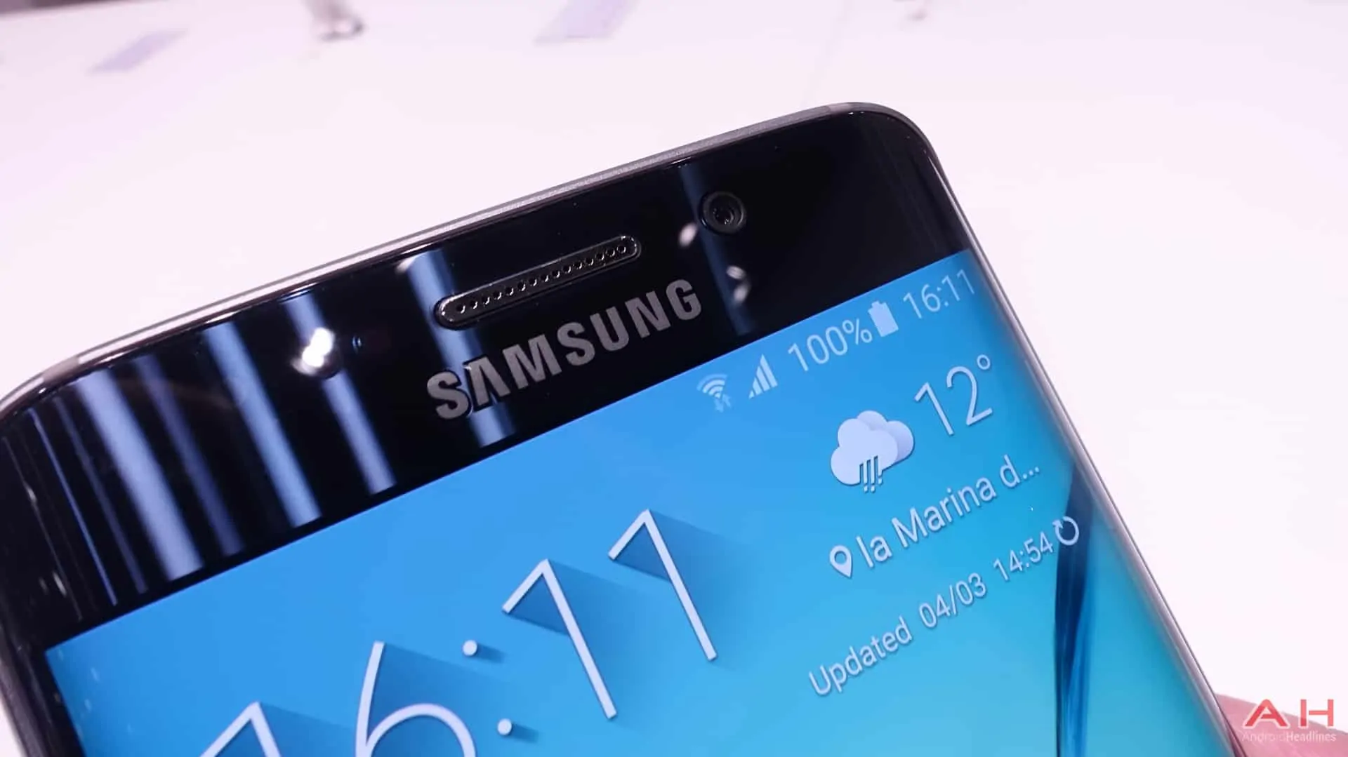 Samsung-Galaxy-S6-Edge-AH-15